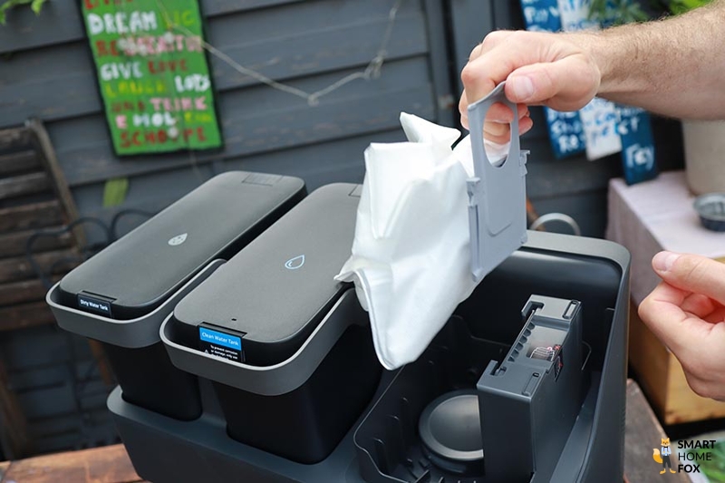 Установка пылесборника на станции Roborock S7 MaxV Ultra